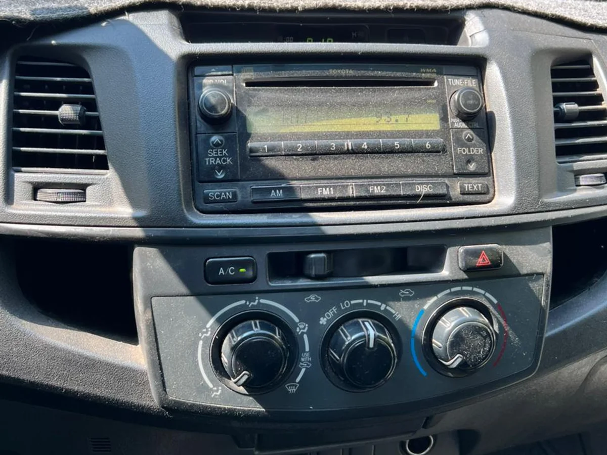 TOYOTA HILUX 2.5 D SR DC 4X2 - Miniatura 18