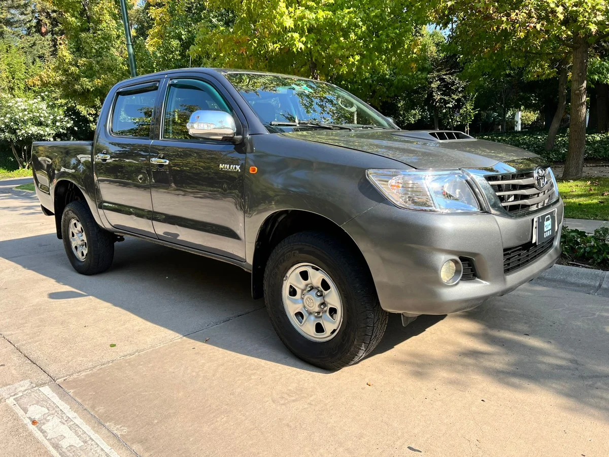 TOYOTA HILUX 2.5L DIESEL SR DC 4X2 - Miniatura 8