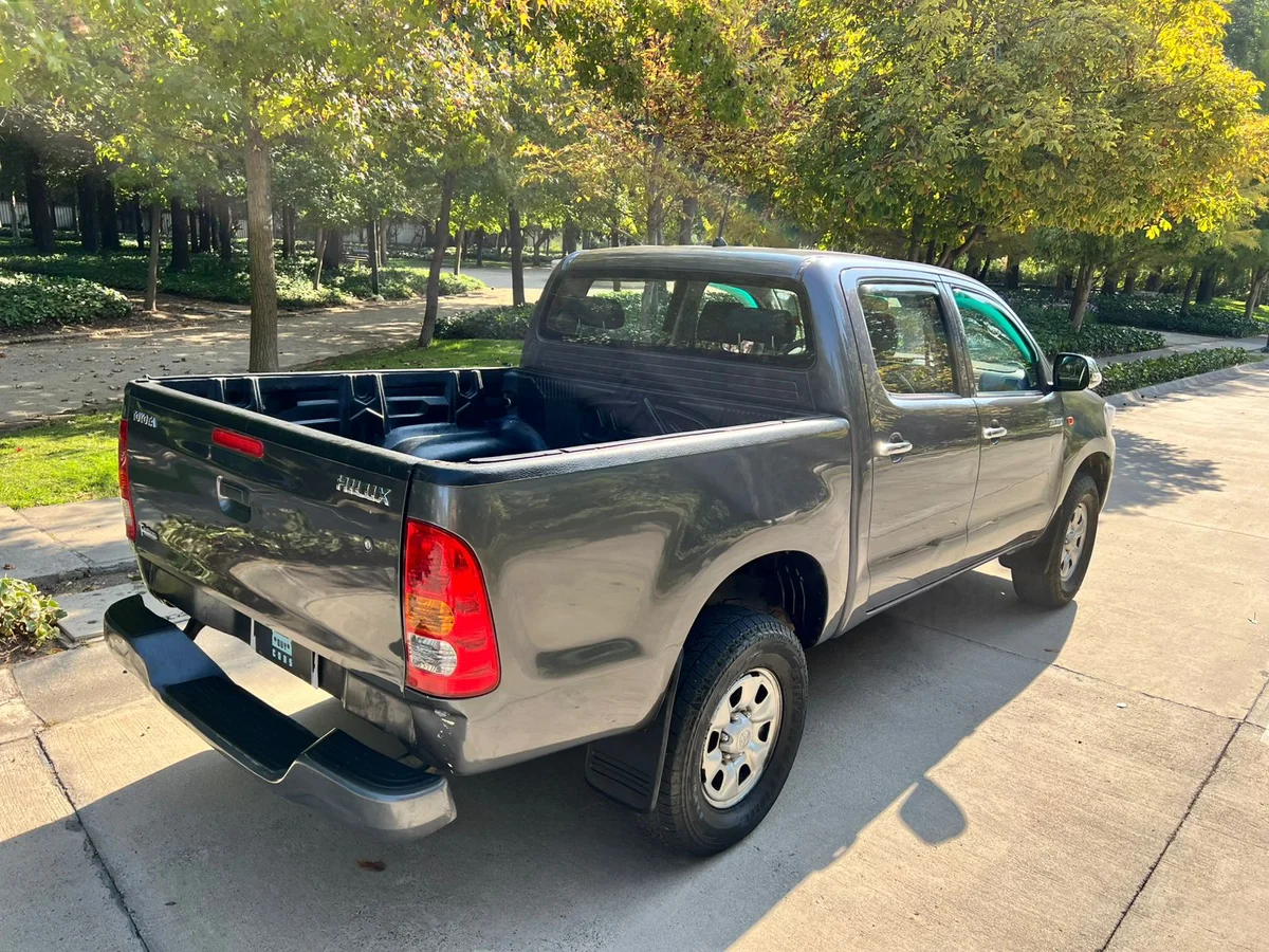 TOYOTA HILUX 2.5L DIESEL SR DC 4X2 - Miniatura 12