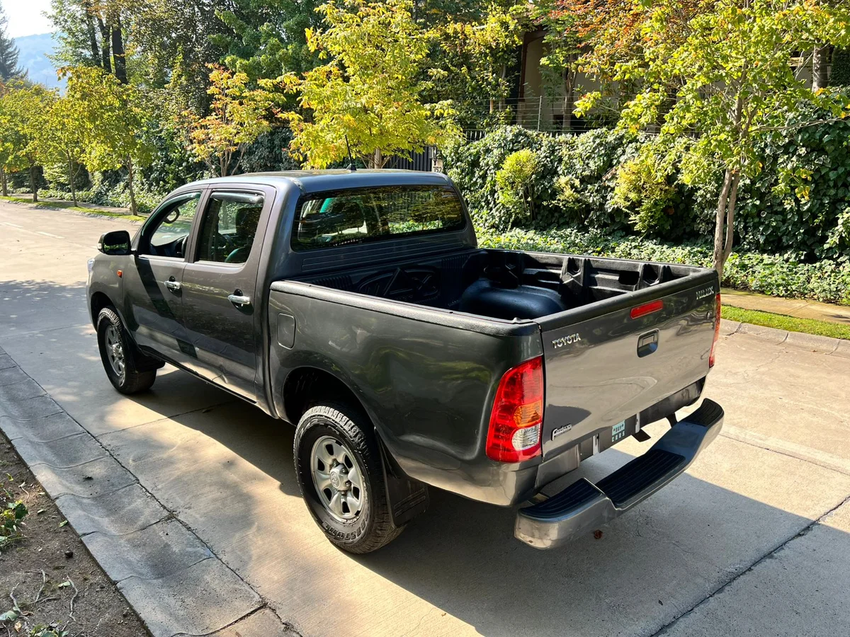 TOYOTA HILUX 2.5L DIESEL SR DC 4X2 - Miniatura 18