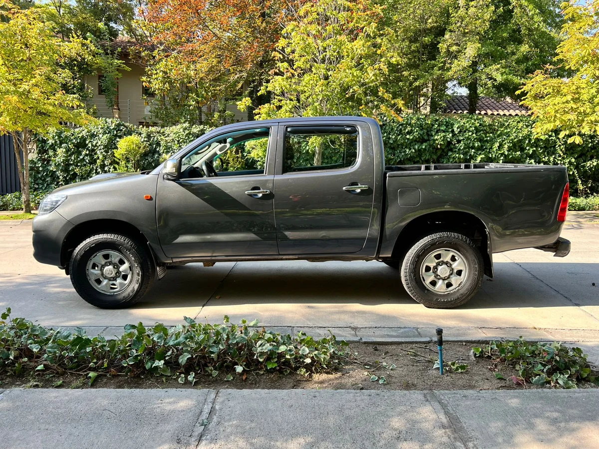 TOYOTA HILUX 2.5L DIESEL SR DC 4X2 - Miniatura 19
