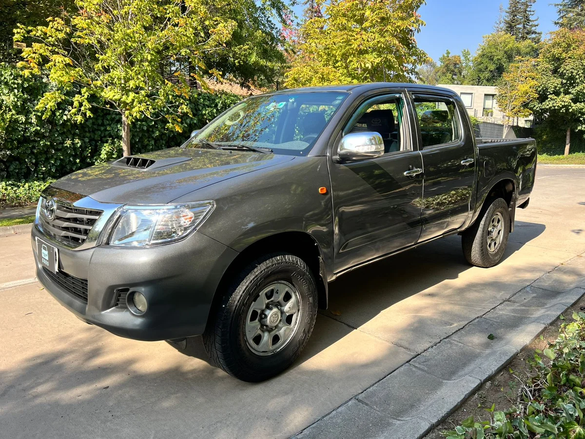 TOYOTA HILUX 2.5L DIESEL SR DC 4X2 - Miniatura 20