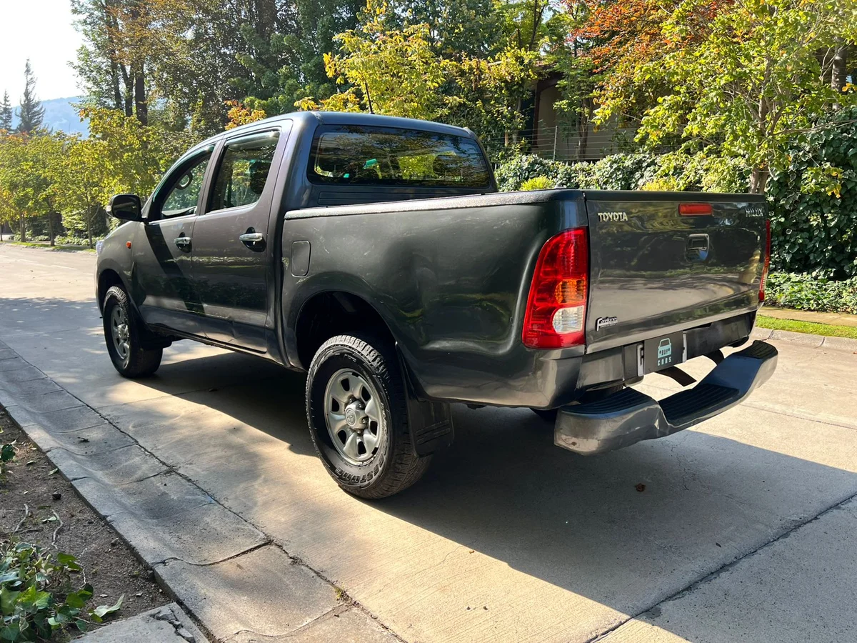 TOYOTA HILUX 2.5L DIESEL SR DC 4X2 - Miniatura 21