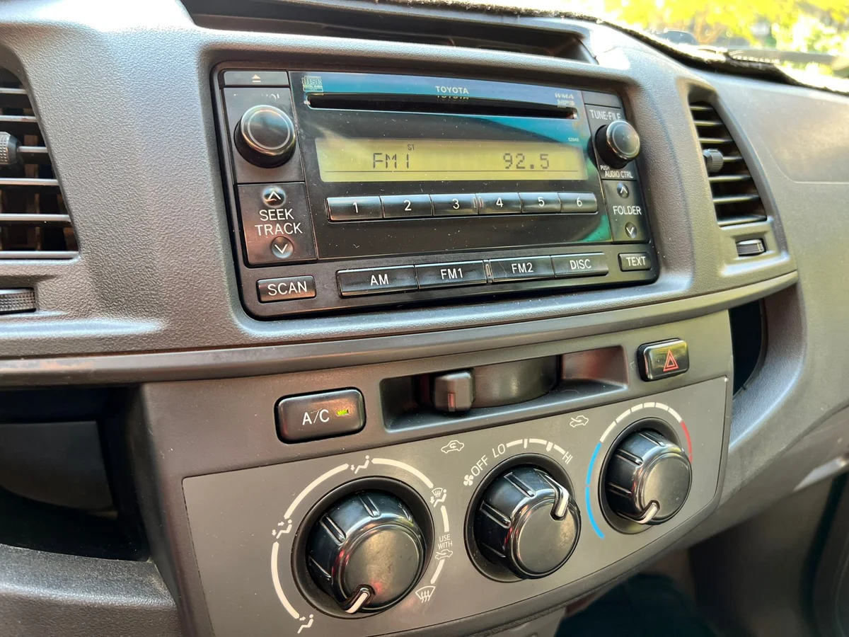 TOYOTA HILUX 2.5L DIESEL SR DC 4X2 - Miniatura 22