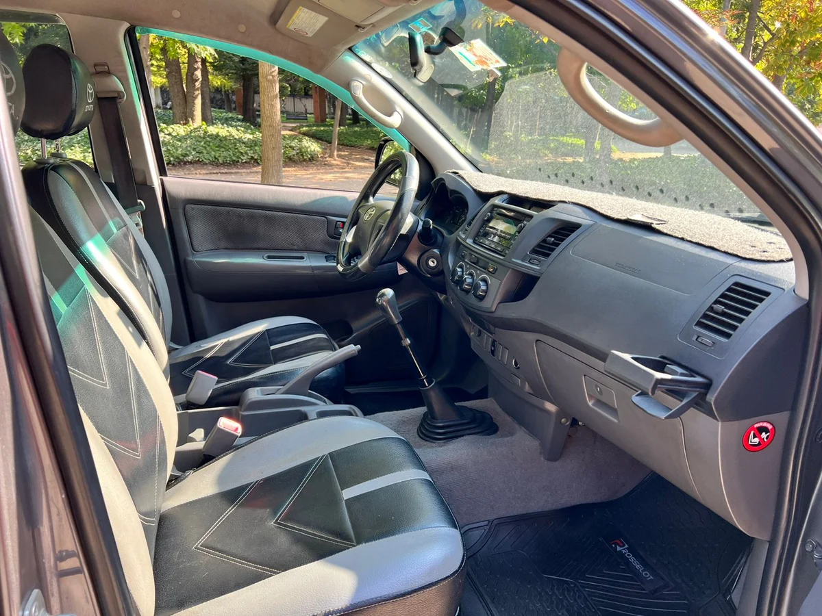 TOYOTA HILUX 2.5L DIESEL SR DC 4X2 - Miniatura 24