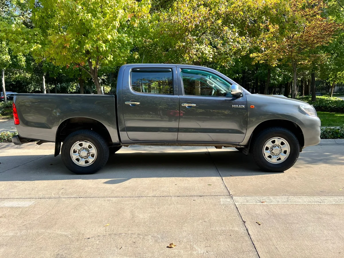 TOYOTA HILUX 2.5L DIESEL SR DC 4X2 - Miniatura 25