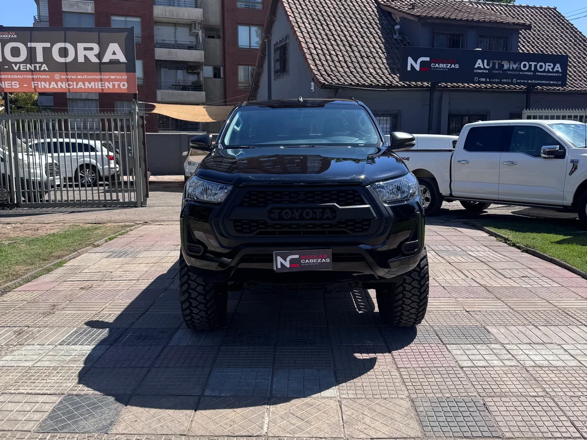 TOYOTA HILUX SR 2.8