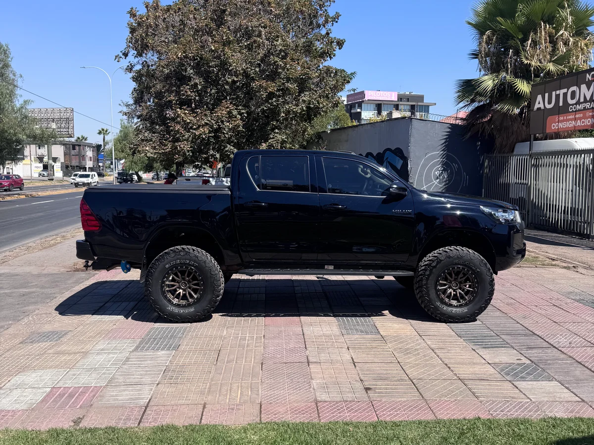 TOYOTA HILUX SR 2.8 - Miniatura 7