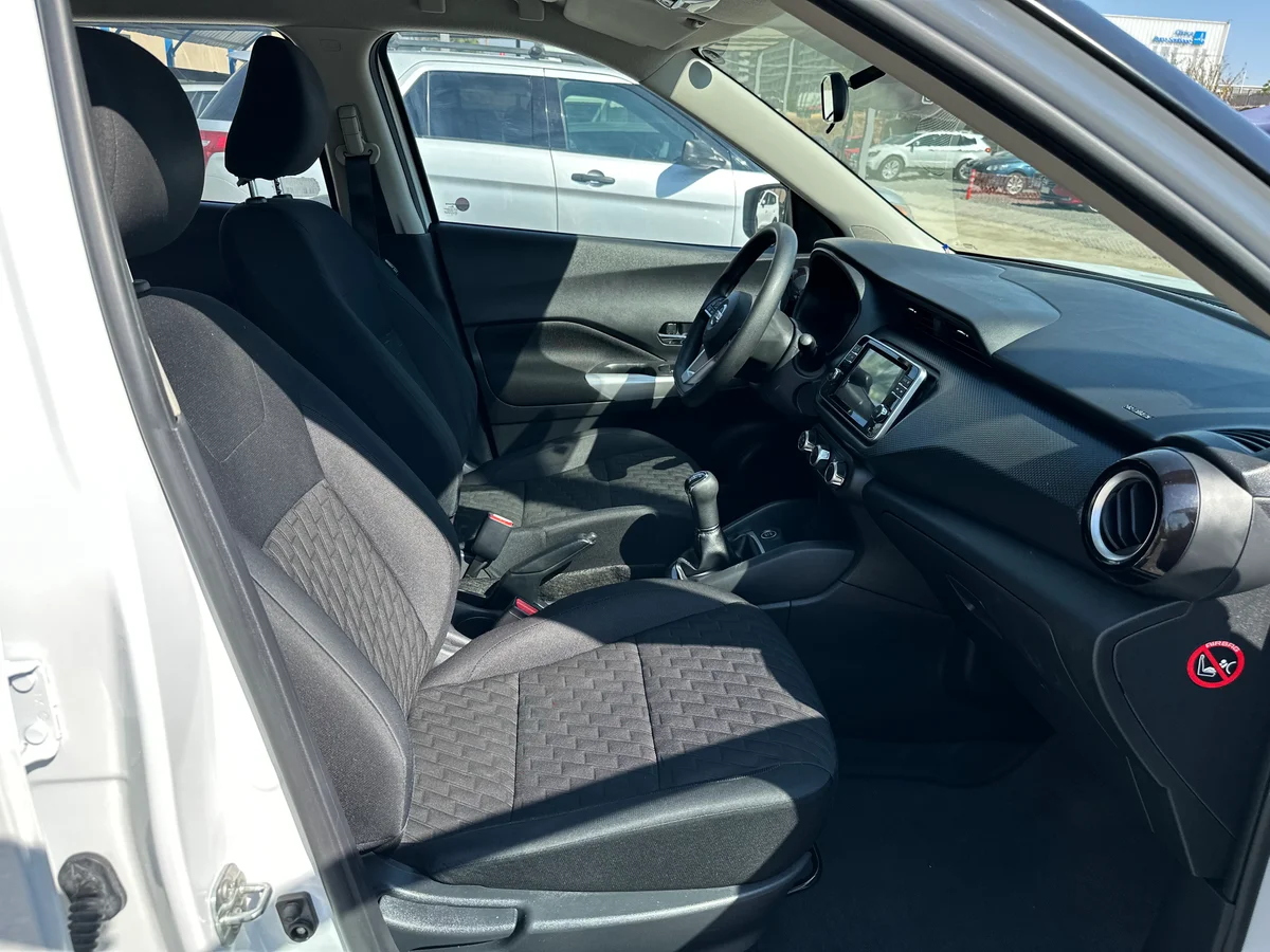 NISSAN KICKS 1.6 MANUAL SENSE, UNICO DUEÑO, MANTENCIONES - Miniatura 23