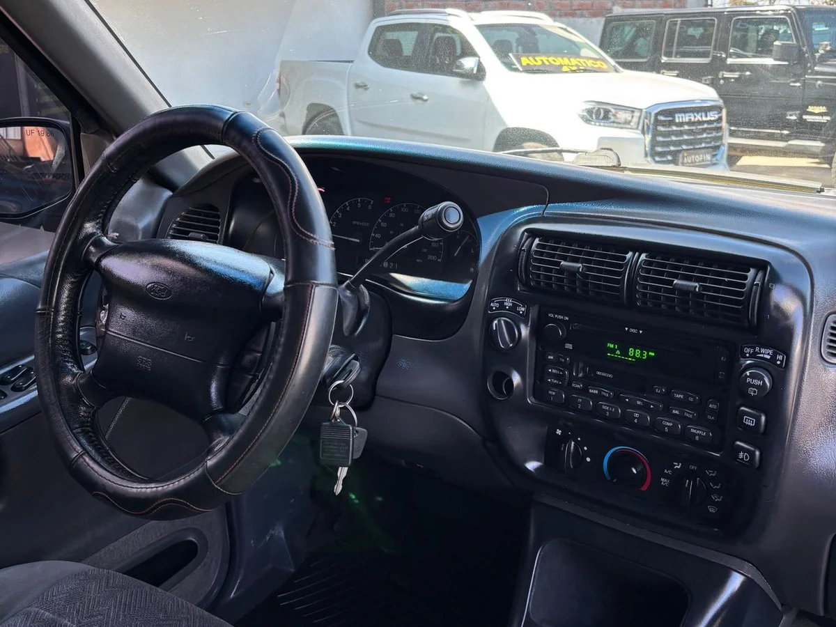 FORD EXPLORER XLT 4.0 AUT 4.0 XLT 4WD AT 5P - Miniatura 3