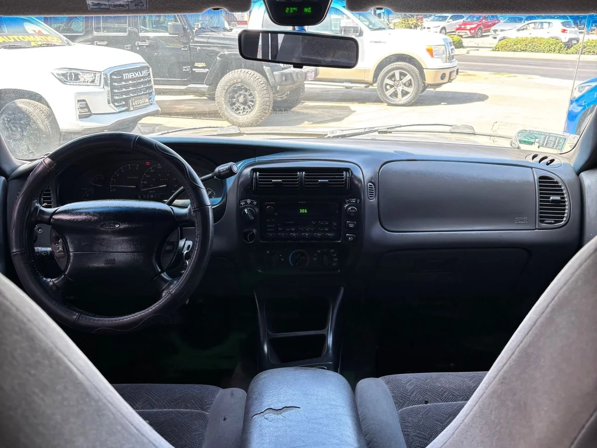 FORD EXPLORER XLT 4.0 AUT 4.0 XLT 4WD AT 5P - Miniatura 4