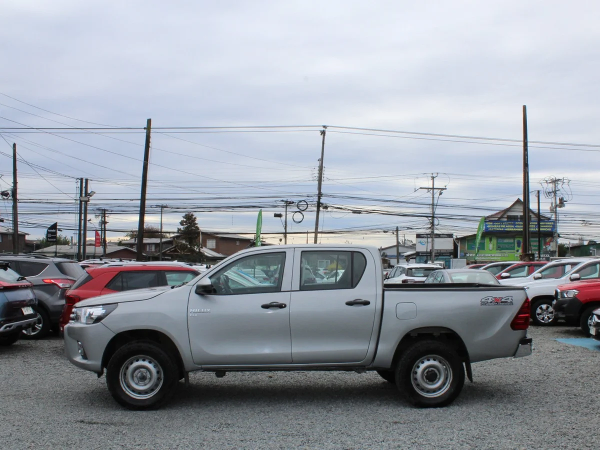 TOYOTA HILUX 4X4 DIÉSEL - Miniatura 11