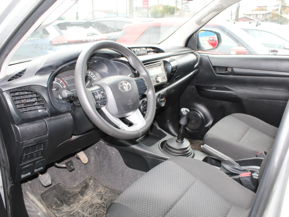 TOYOTA HILUX 4X4 DIÉSEL - Miniatura 10