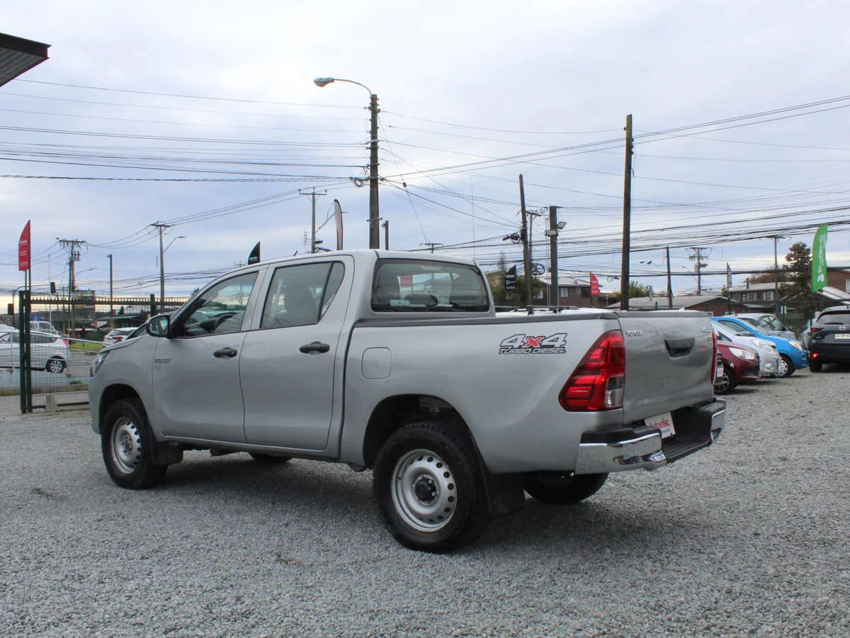 TOYOTA HILUX 4X4 DIÉSEL - Miniatura 9