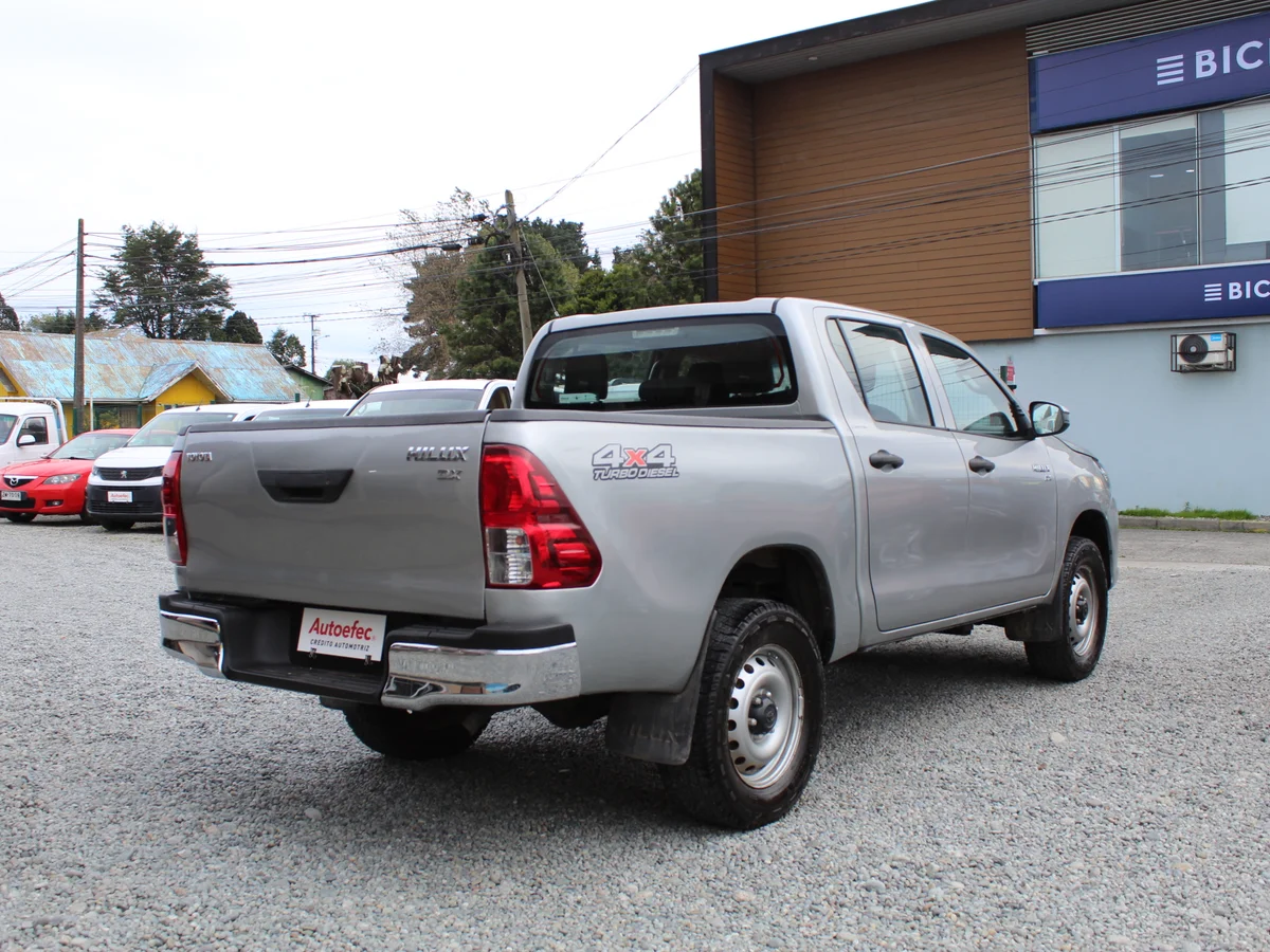 TOYOTA HILUX 4X4 DIÉSEL - Miniatura 8
