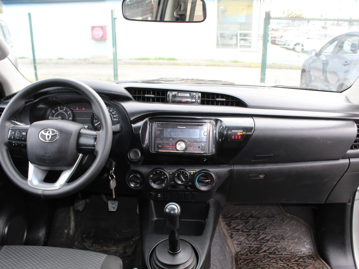 TOYOTA HILUX 4X4 DIÉSEL - Miniatura 7