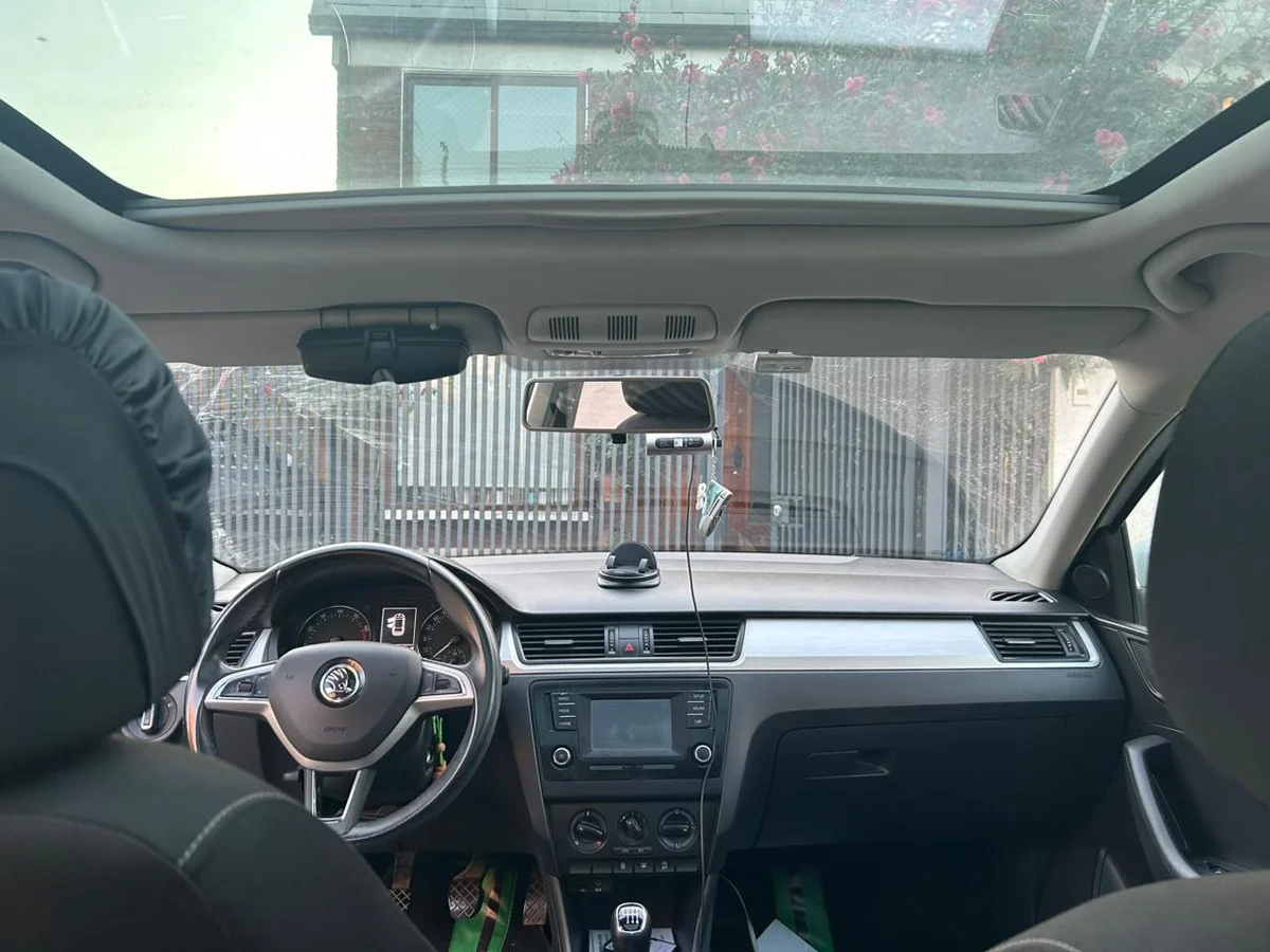 SKODA RAPID SPACEBACK 1.2L MT6 AÑO 2016 - Miniatura 7