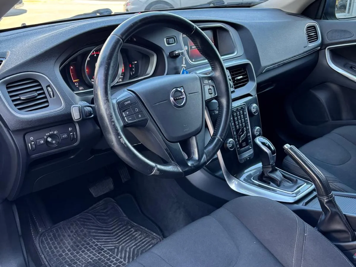 VOLVO V40 T3 HB 1.5 - Miniatura 7