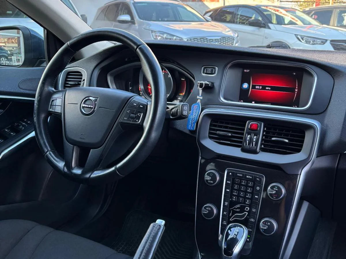 VOLVO V40 T3 HB 1.5 - Miniatura 9