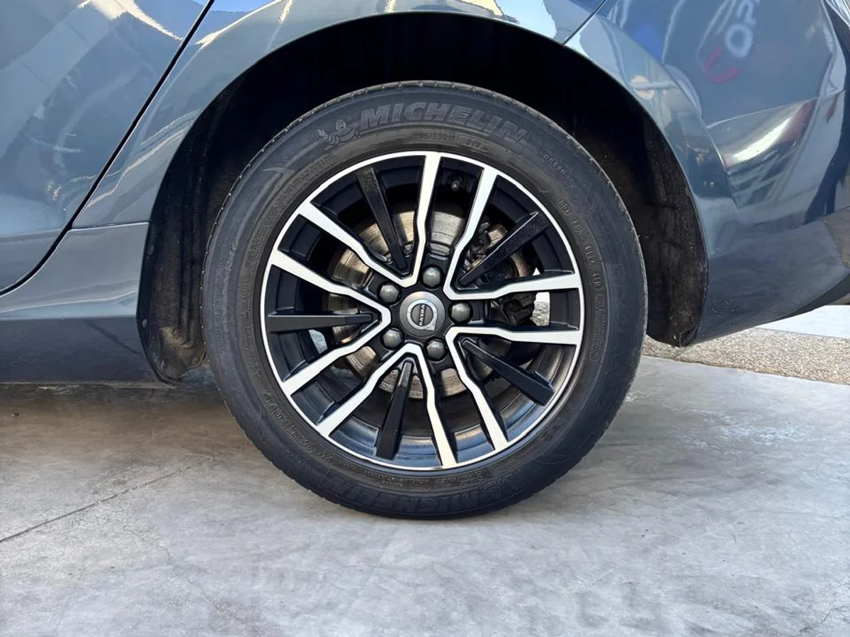 VOLVO V40 T3 HB 1.5 - Miniatura 10