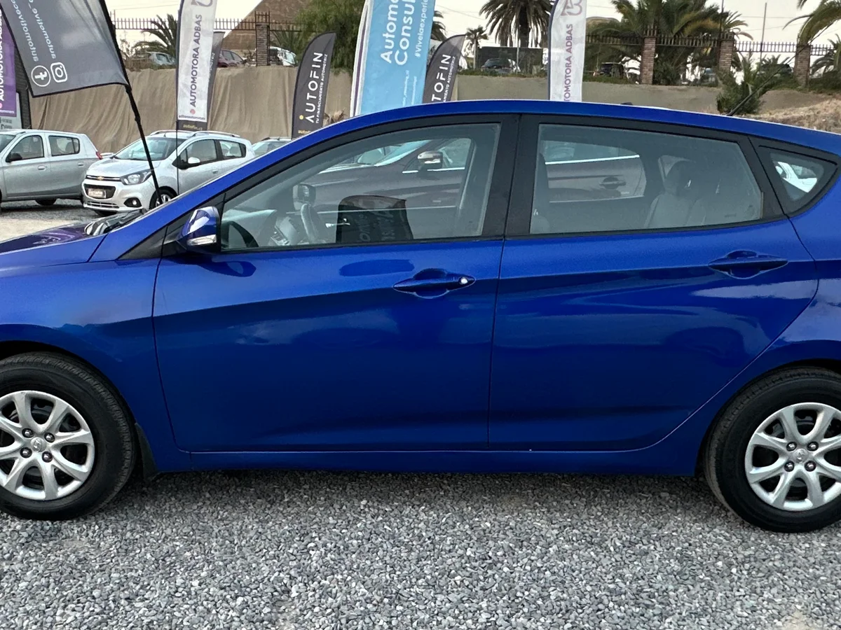 HYUNDAI ACCENT 1.4 RB HB GLS AC 2AB ABS - Miniatura 8