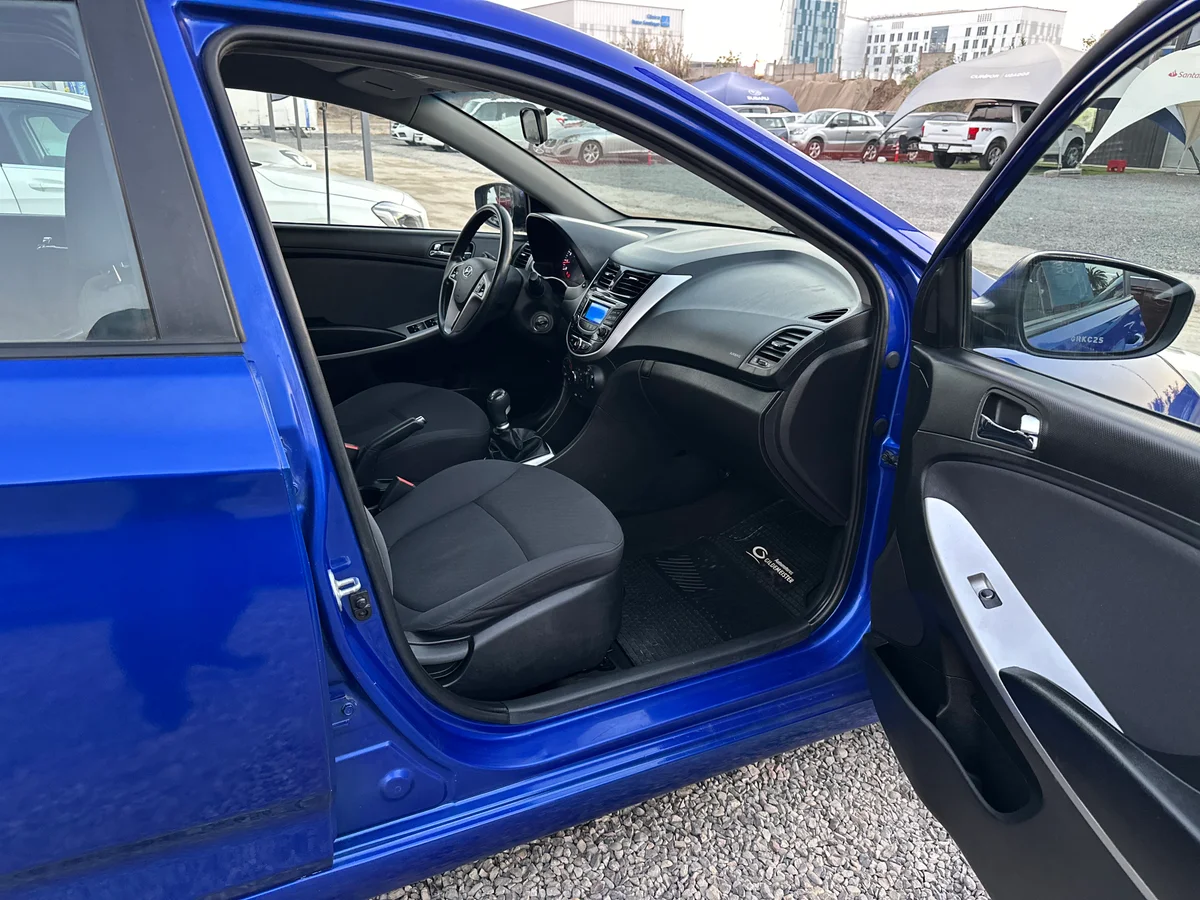 HYUNDAI ACCENT 1.4 RB HB GLS AC 2AB ABS - Miniatura 23