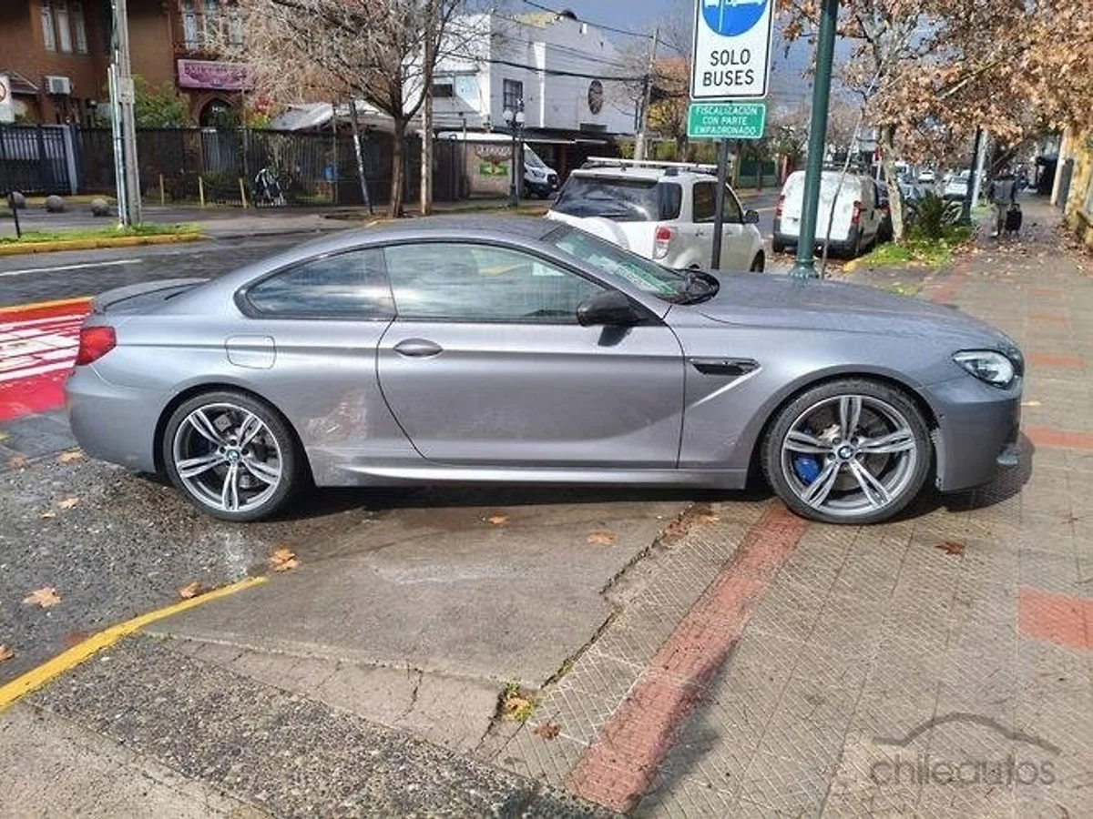 BMW M6 4.4 4X2 AT 2P 2014 - Miniatura 18