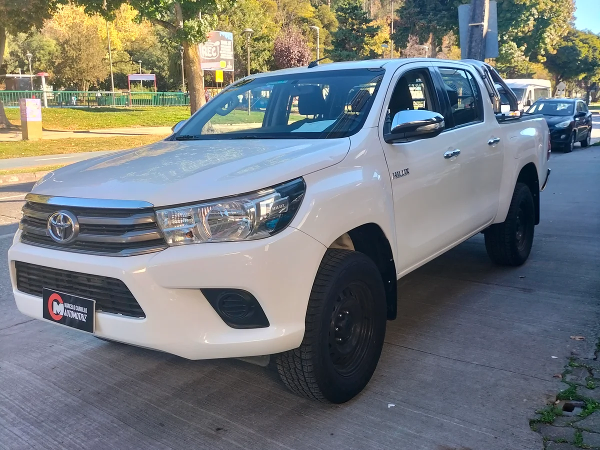 Toyota Hilux 4x2 - Miniatura 10