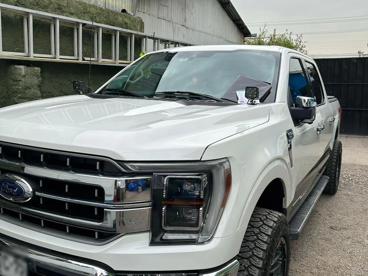Ford F-150 Lariat 4X4 5.0 2022 - Miniatura 2