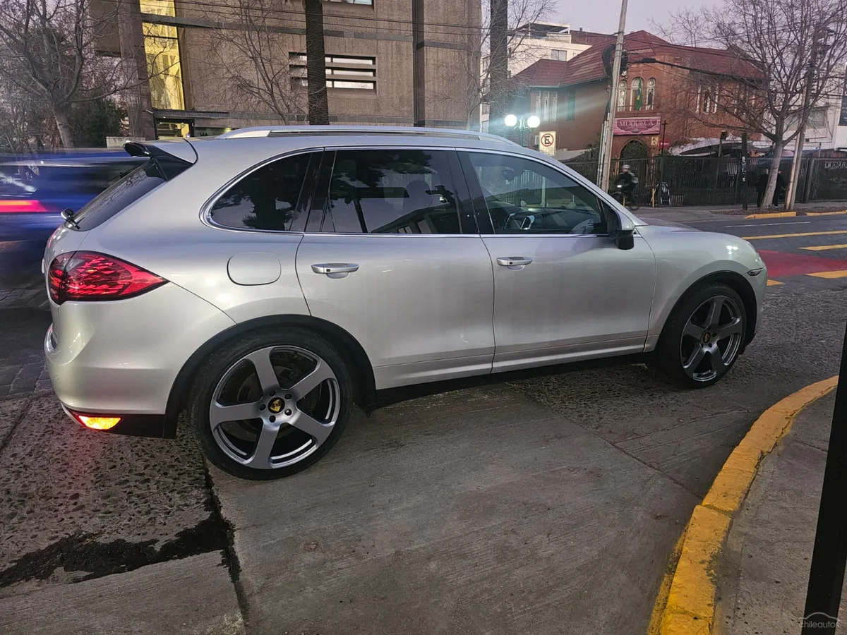 Porsche Cayenne 3.0 Turbo Diesel 2012 - Miniatura 5