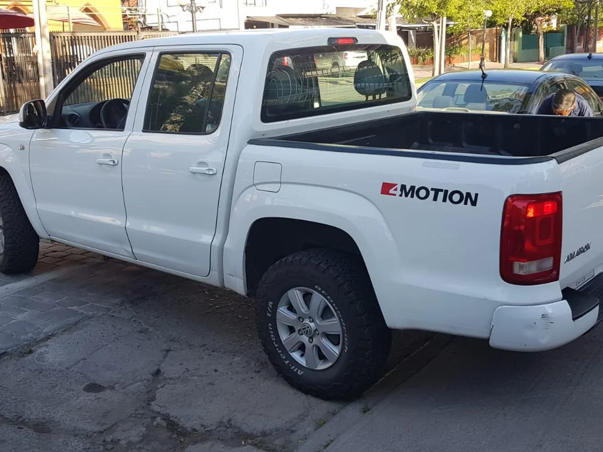 Volkswagen Amarok 2.0 TDI Power Plus 4WD - Miniatura 2