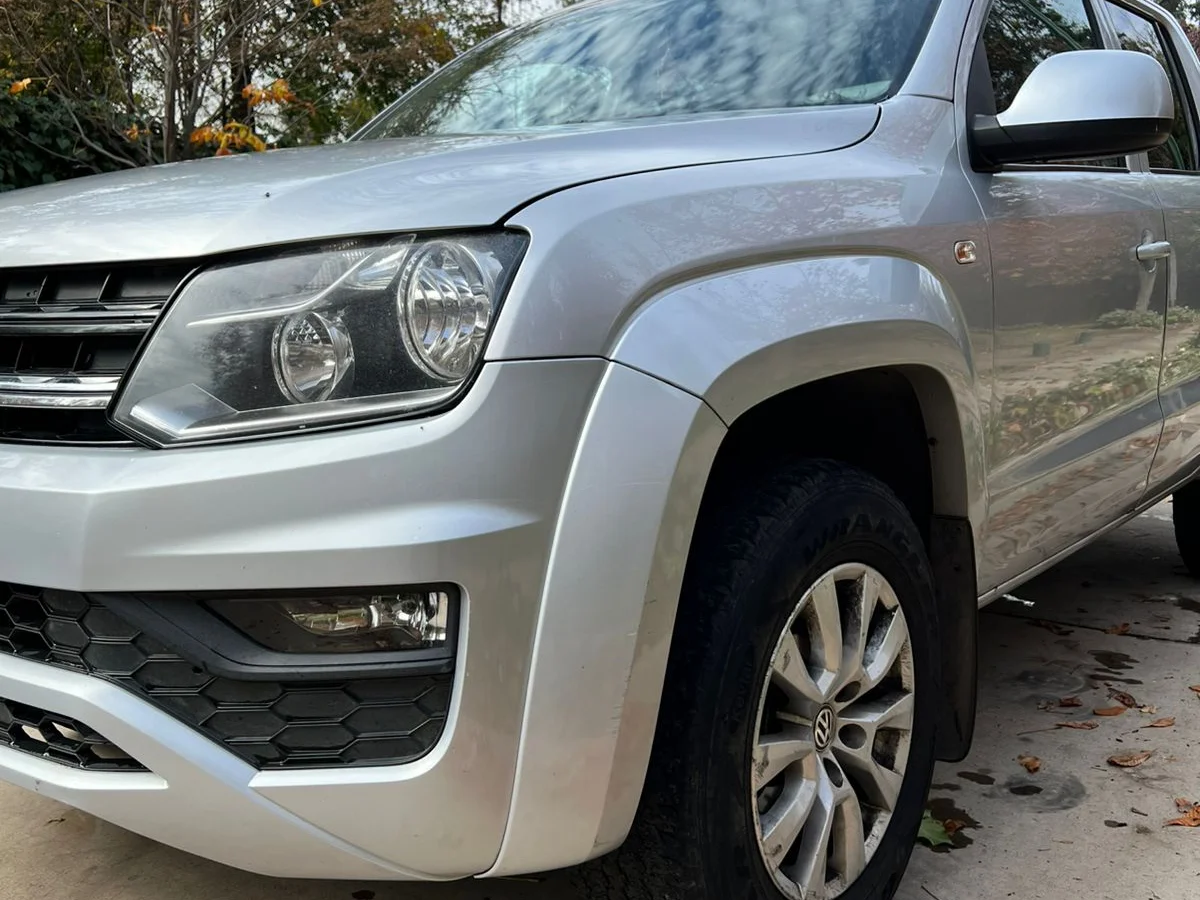 VOLKSWAGEN AMAROK TRENDLINE 4X2 MT - Miniatura 4