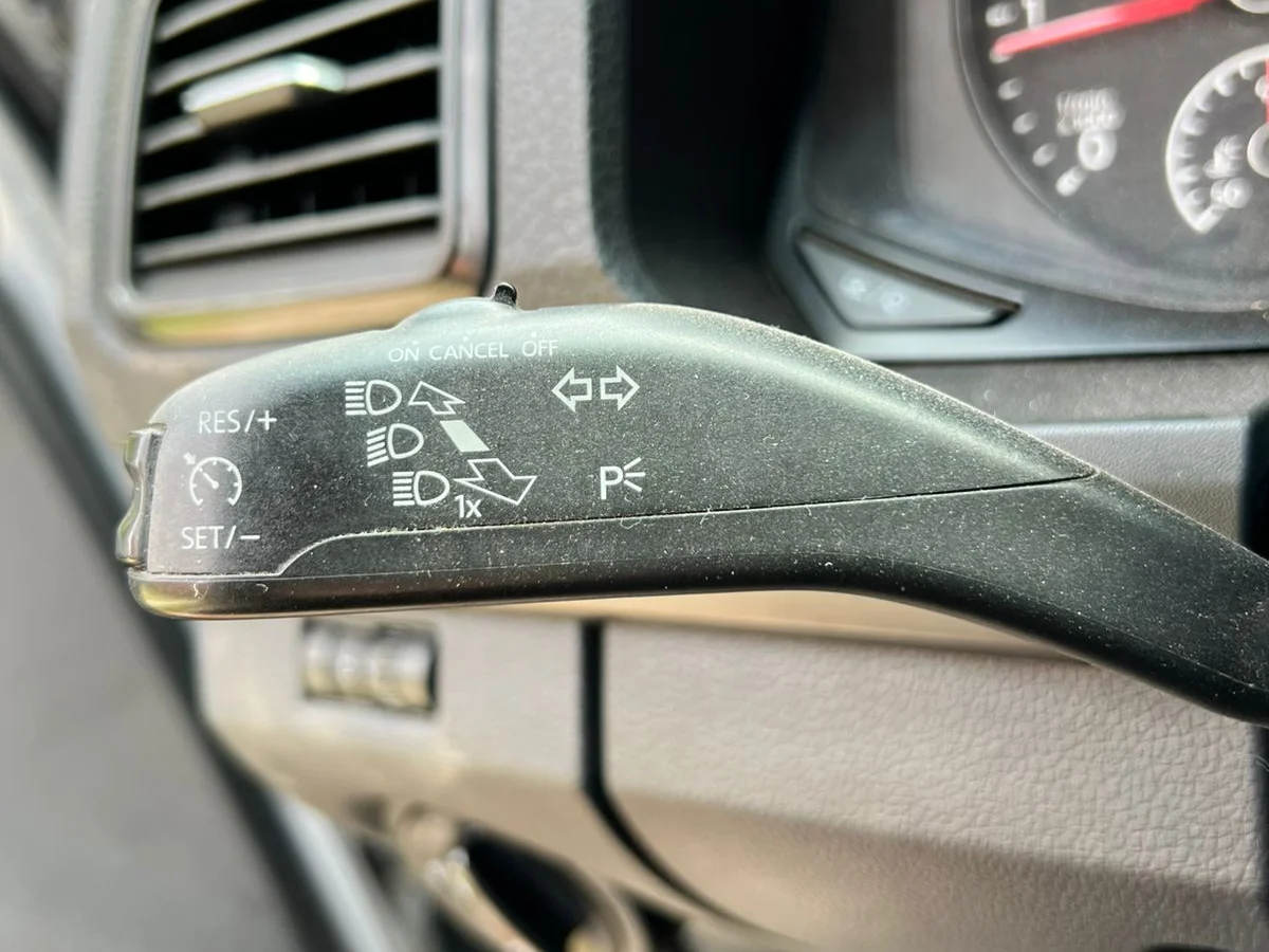 VOLKSWAGEN AMAROK TRENDLINE 4X2 MT - Miniatura 7