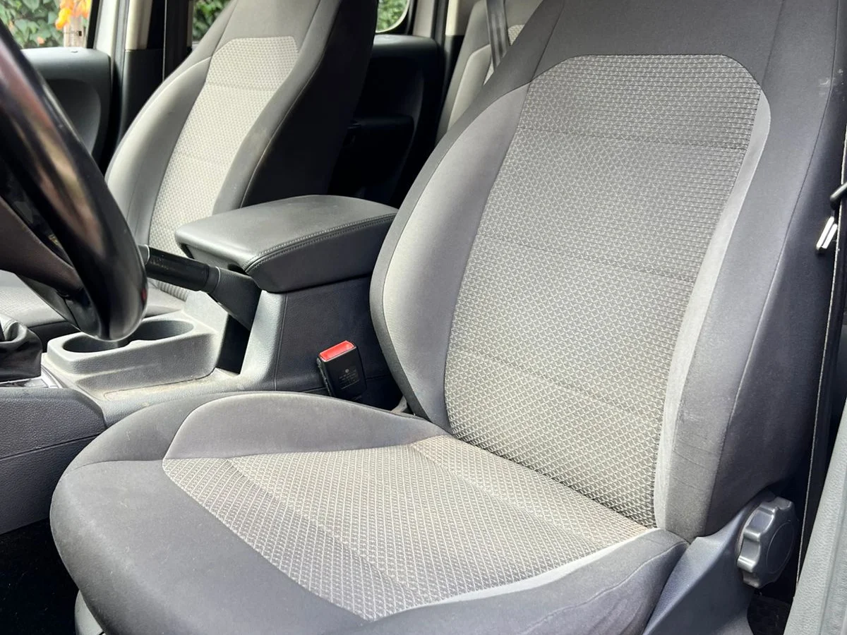 VOLKSWAGEN AMAROK TRENDLINE 4X2 MT - Miniatura 18