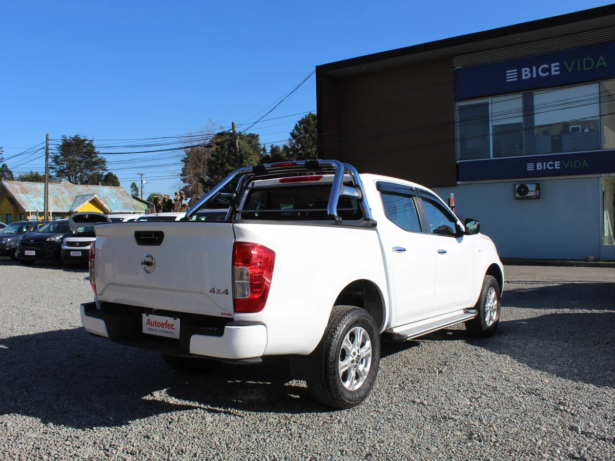 Nissan Navara — foto 9 de 17
