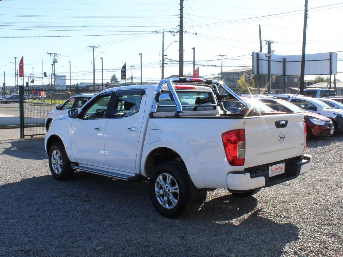 Nissan Navara — foto 10 de 17
