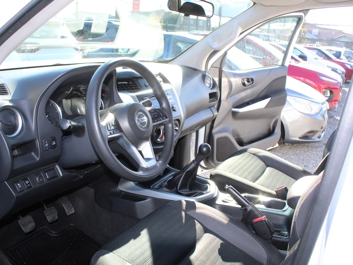 Nissan Navara — foto 11 de 17