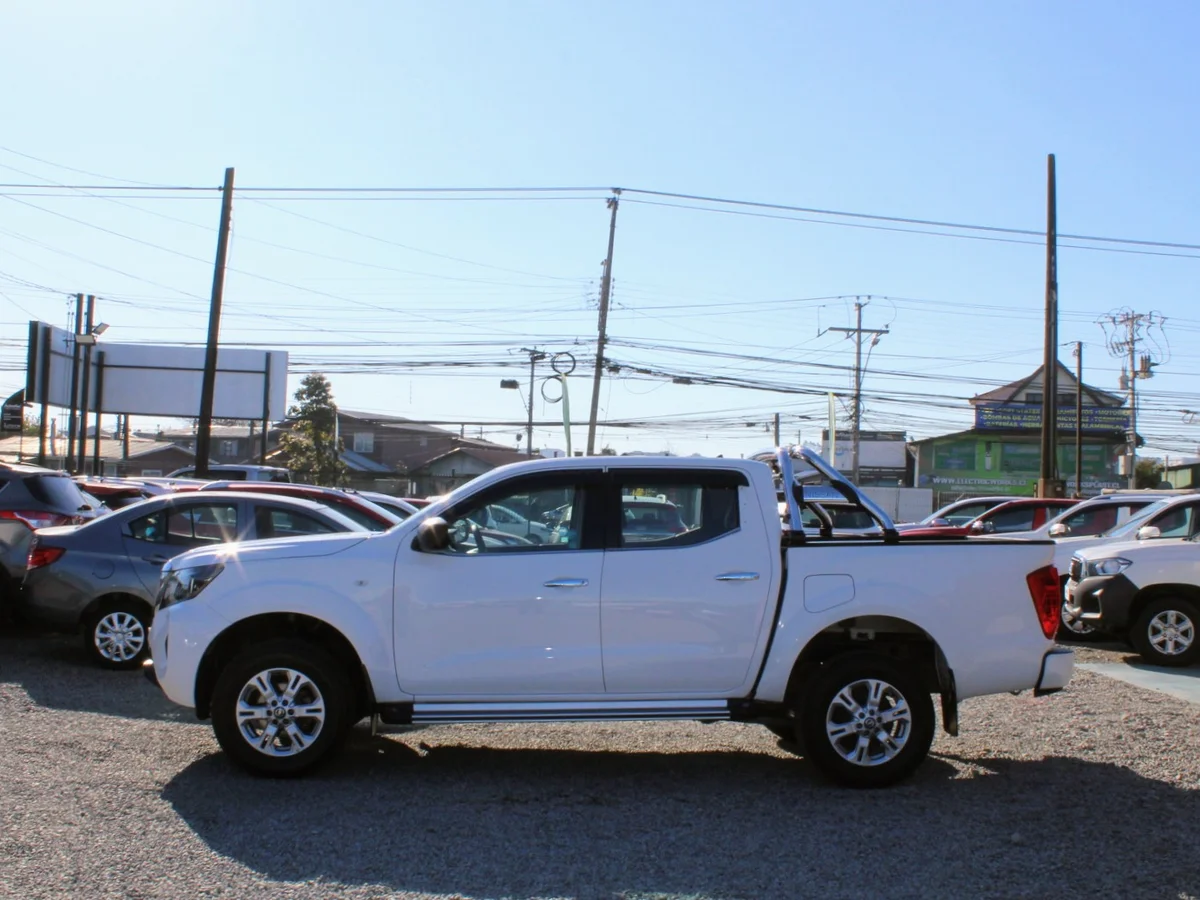 Nissan Navara — foto 12 de 17
