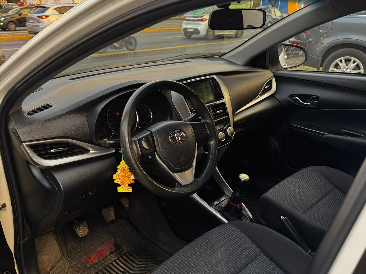 TOYOTA YARIS GLI 1.5 - Miniatura 8