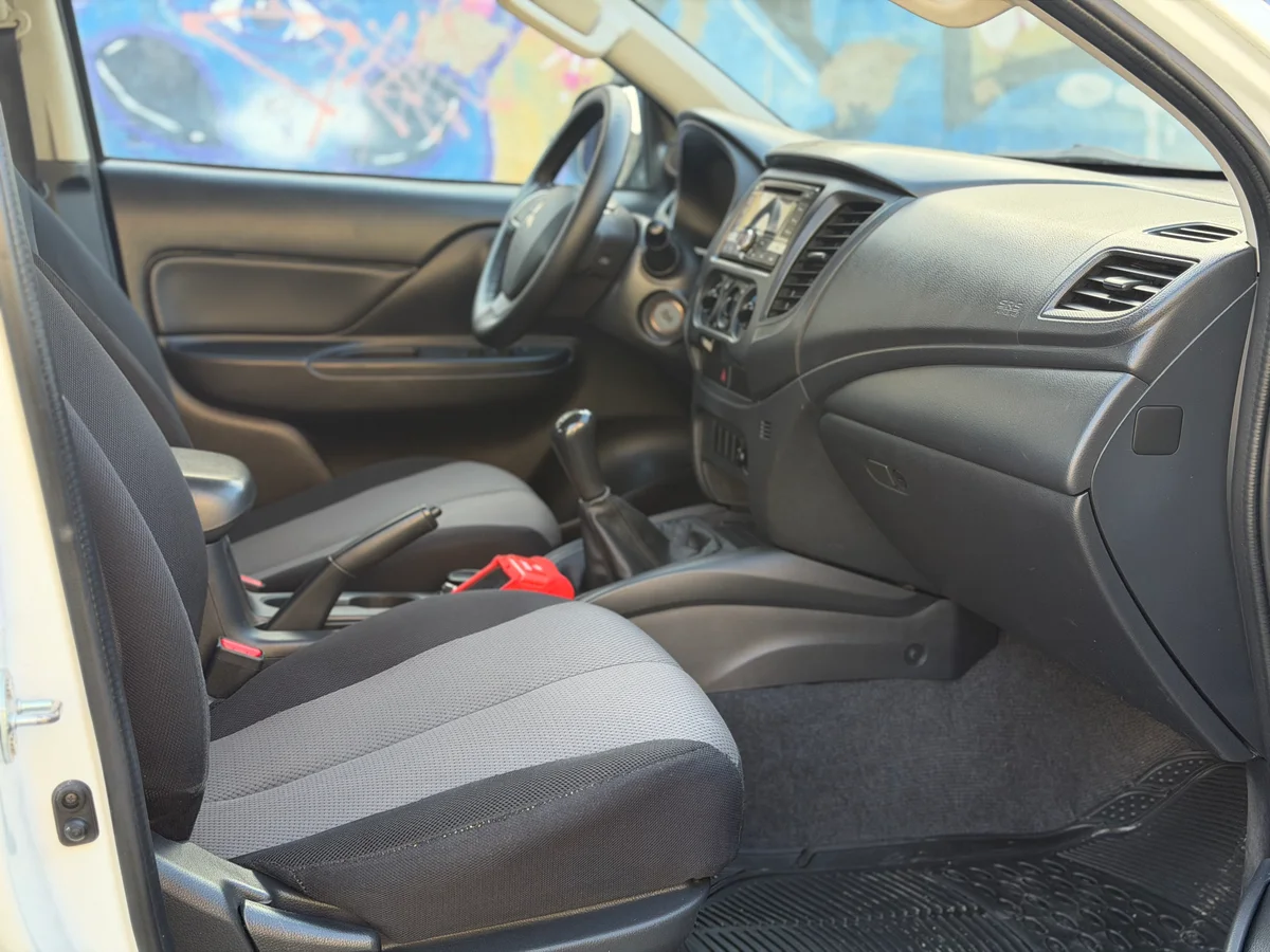 MITSUBISHI L200 4X4 2019 - Miniatura 10