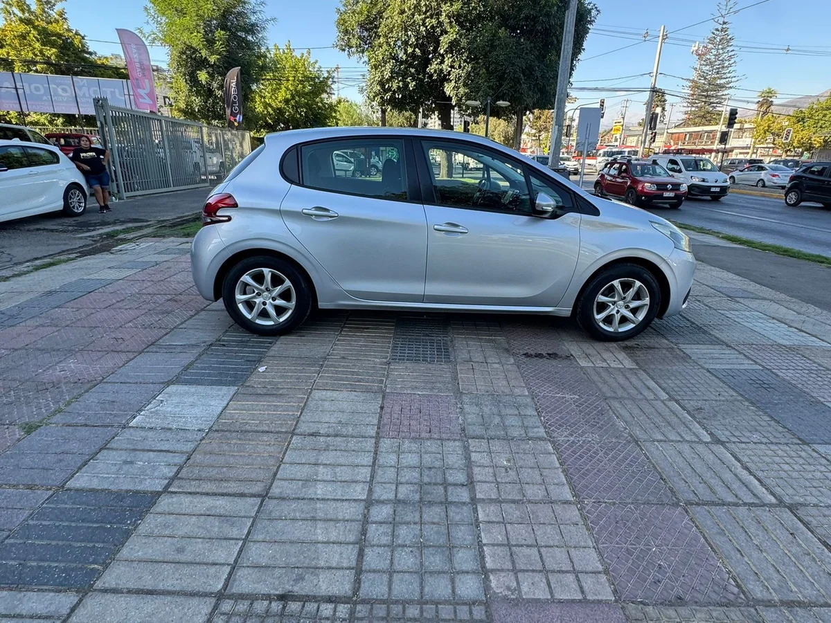 PEUGEOT ACTIVE 208 - Miniatura 8