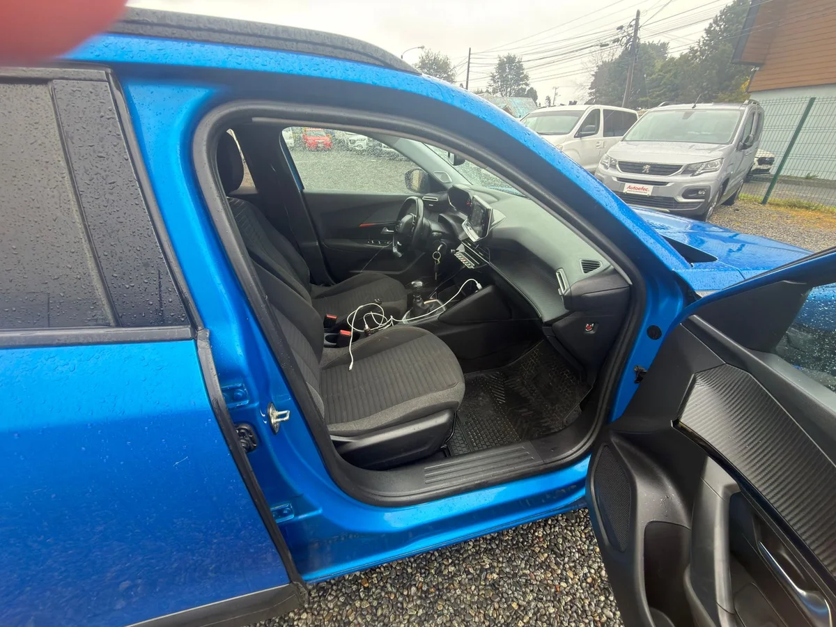 Peugeot 2008 — foto 5 de 12