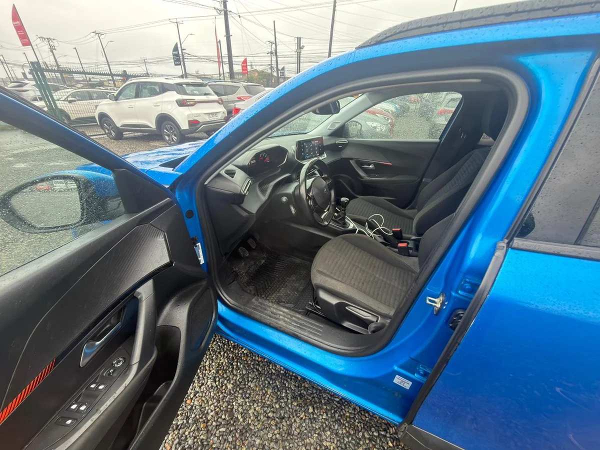 Peugeot 2008 — foto 6 de 12