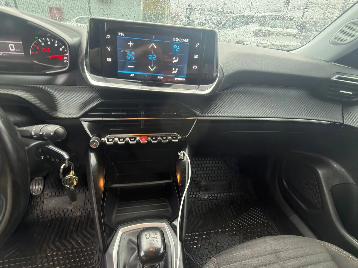 Peugeot 2008 — foto 8 de 12