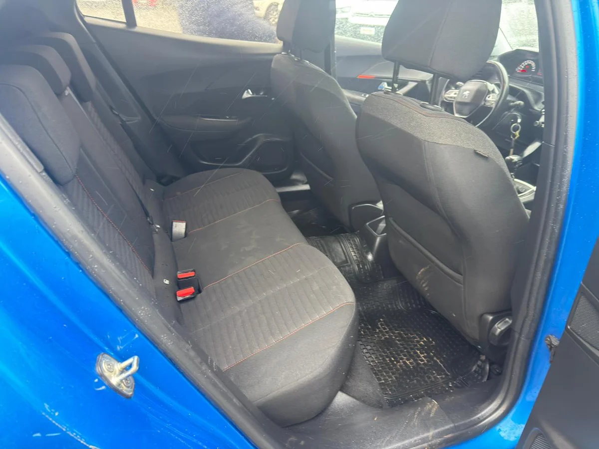 Peugeot 2008 — foto 10 de 12