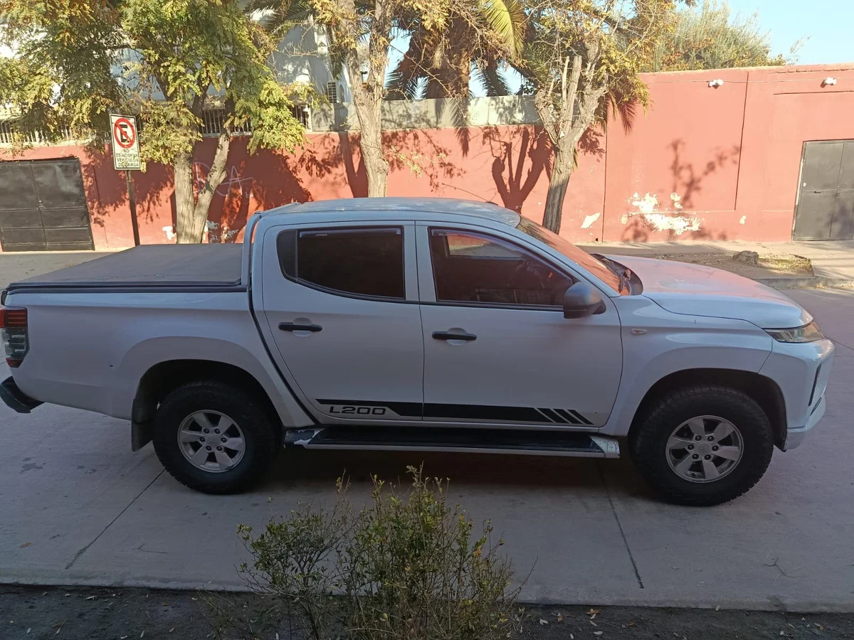 Mitsubishi L200 Work CR 2021 4x2