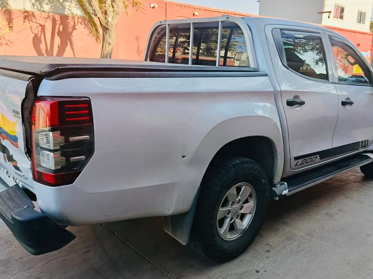 Mitsubishi L200 Work CR 2021 4x2 - Miniatura 7