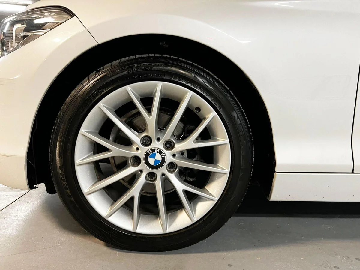 BMW 118 MILLENIAL 1.5 AT 2019 - Miniatura 12