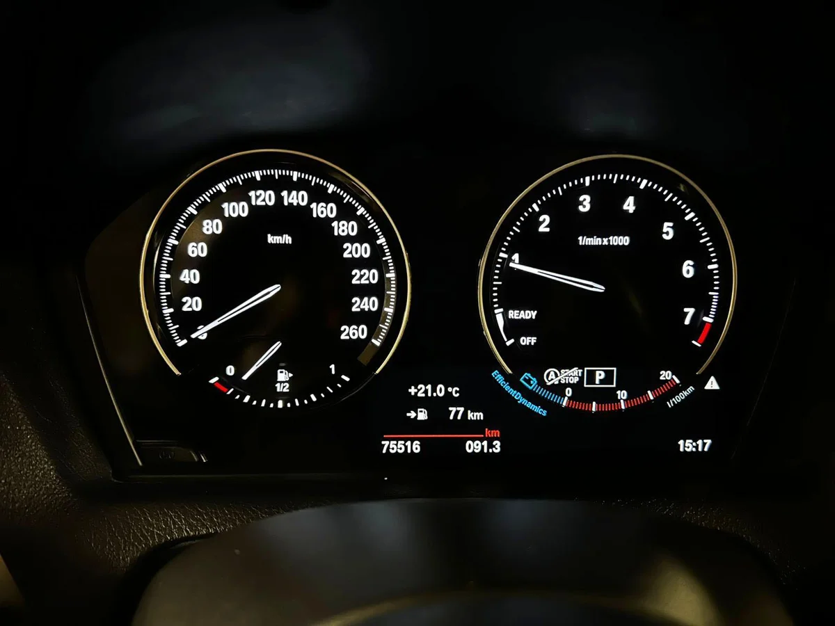 BMW 118 MILLENIAL 1.5 AT 2019 - Miniatura 8