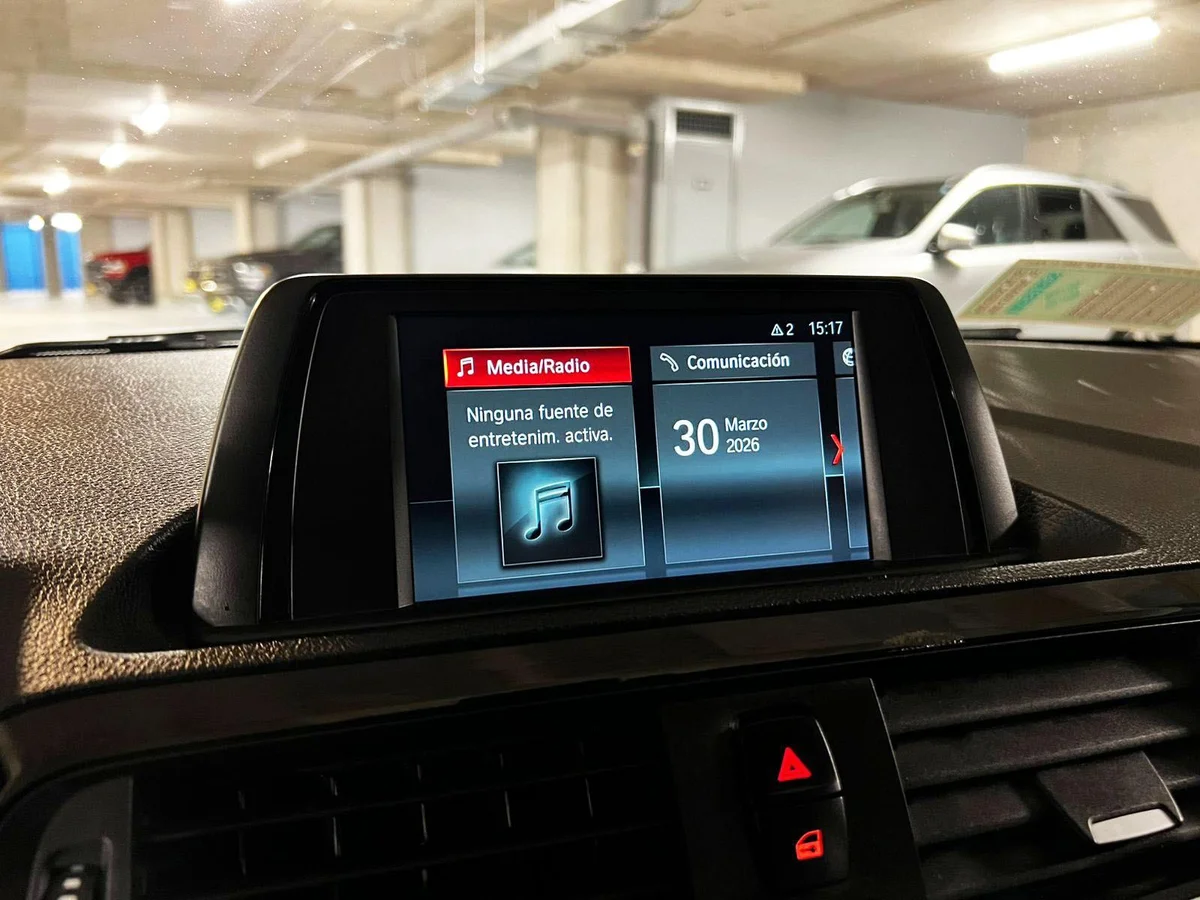 BMW 118 MILLENIAL 1.5 AT 2019 - Miniatura 11